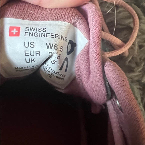 • On Running • - Picture 4 of 5